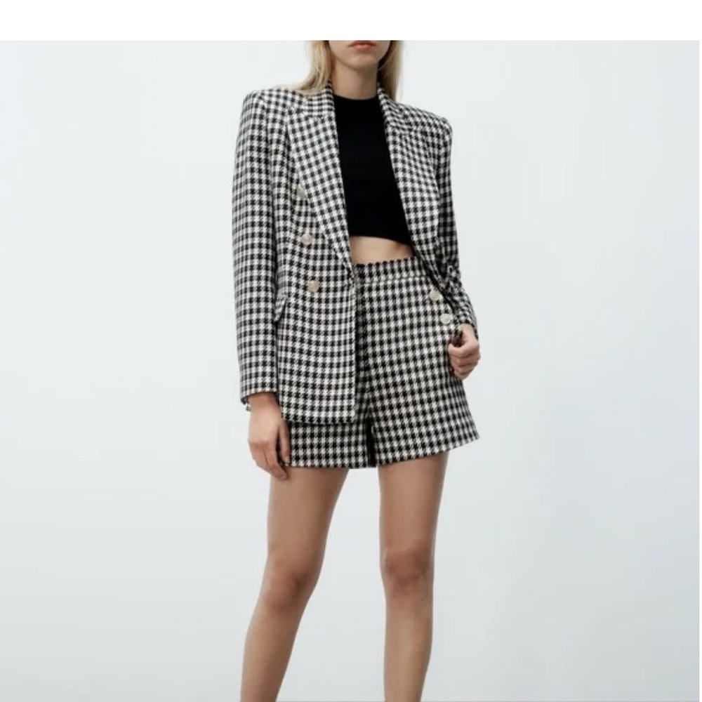 ZARA SIZE S houndstooth high waist shorts with gold button and side pockets